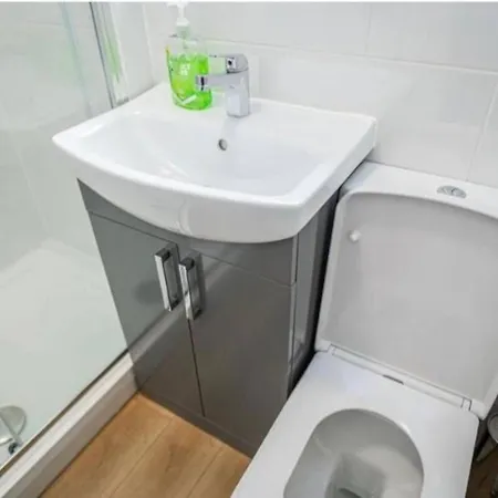 Family-Friendly Two-Bedroom Apartment Near Manchester City Stadium-3