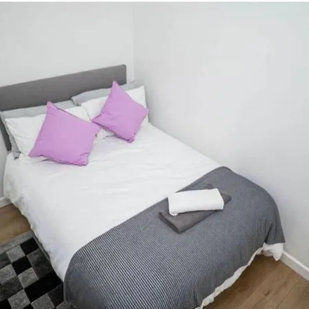 Family-Friendly Two-Bedroom Apartment Near Manchester City Stadium-2